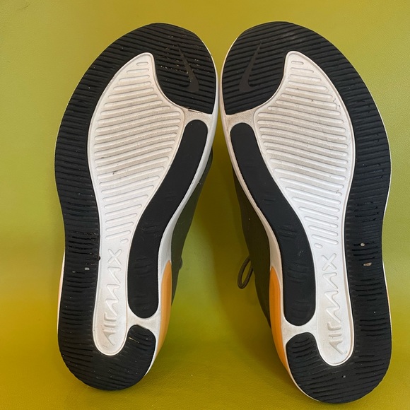 Nike Air Max Army Green and sherbet orange shoes size 7.5. Worn twice. - Picture 4 of 6